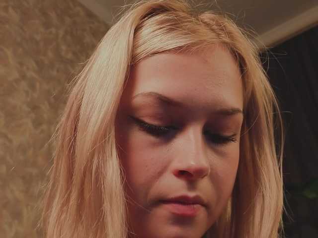 Meeeeow live cam on BongaCams