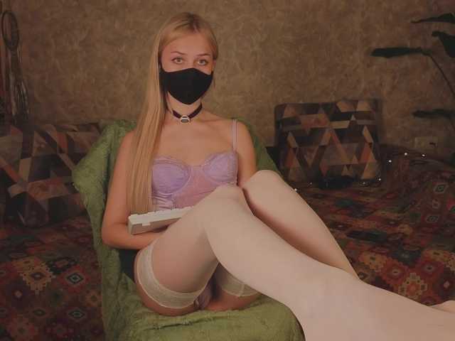 Meeeeow's BongaCams show and profile