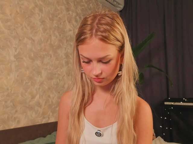 Meeeeow live cam on BongaCams