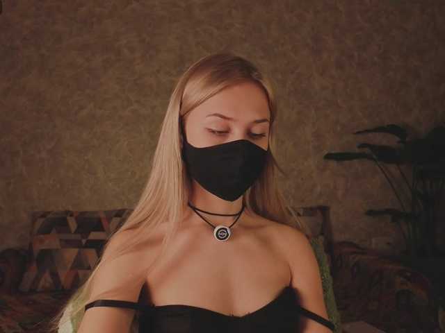 Meeeeow's BongaCams show and profile