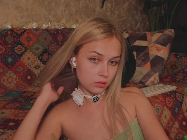 Meeeeow live cam on BongaCams