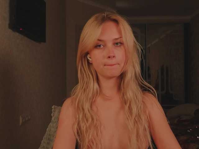Meeeeow live cam on BongaCams