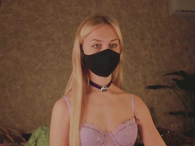 Meeeeow's BongaCams show and profile