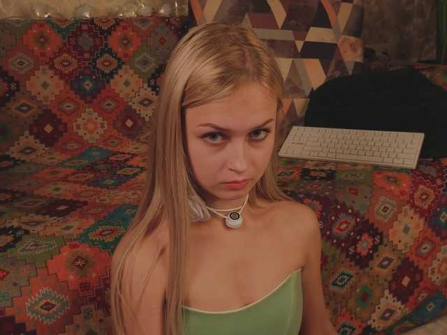 Meeeeow live cam on BongaCams