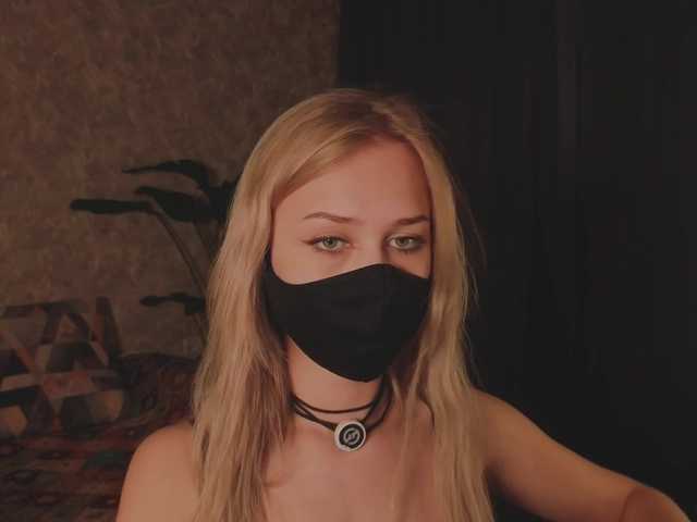 Meeeeow's BongaCams show and profile