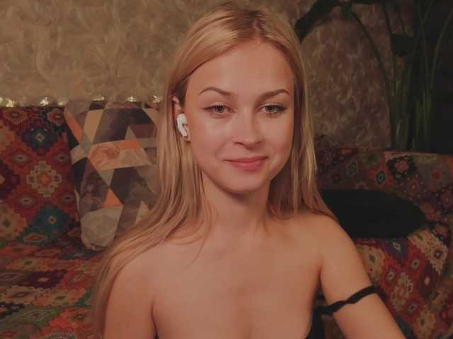 Meeeeow live cam on BongaCams