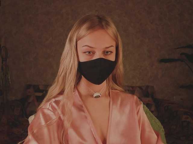 Meeeeow's BongaCams show and profile