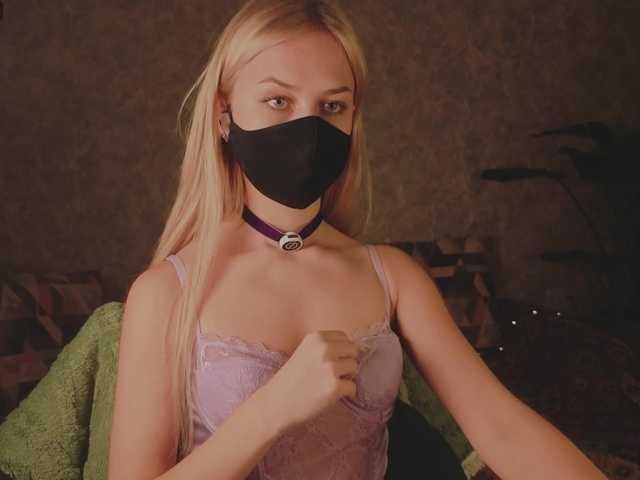 Meeeeow's BongaCams show and profile