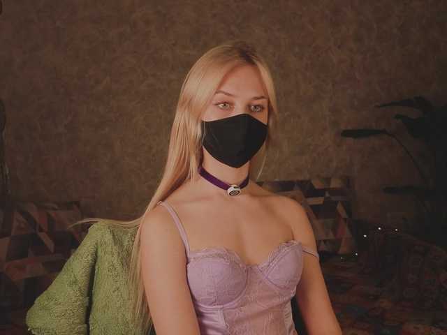 Meeeeow's BongaCams show and profile