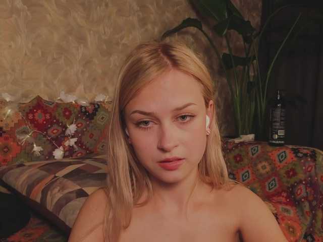 Meeeeow live cam on BongaCams
