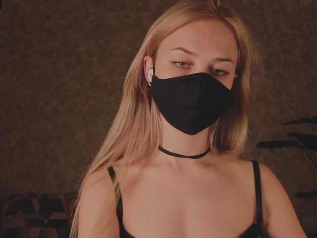 Meeeeow's BongaCams show and profile