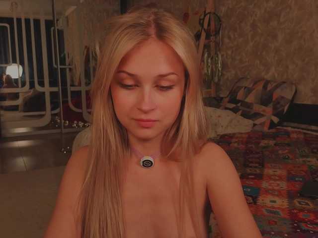 Meeeeow live cam on BongaCams
