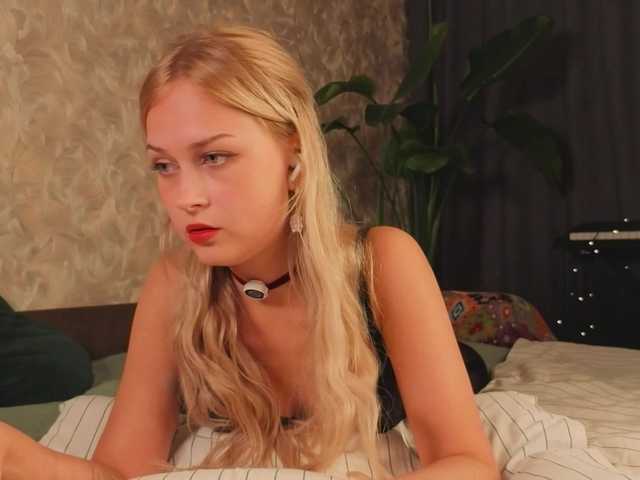 Meeeeow live cam on BongaCams