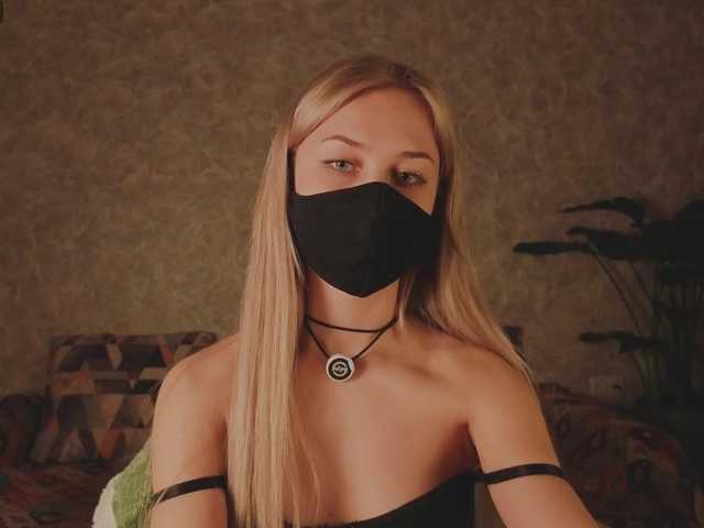 Meeeeow's BongaCams show and profile