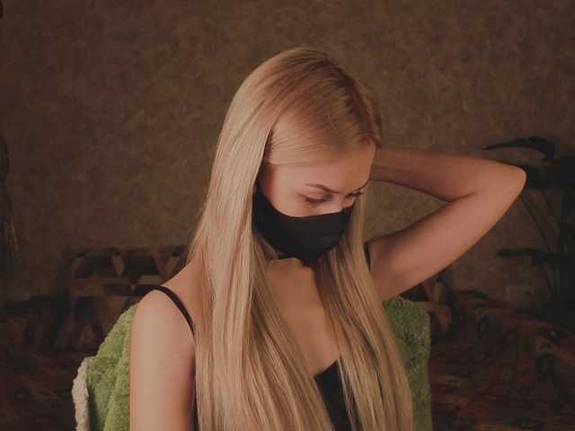 Meeeeow's BongaCams show and profile