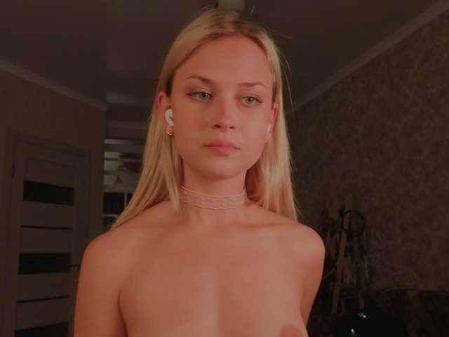 Meeeeow live cam on BongaCams