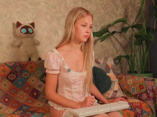 Meeeeow live cam on BongaCams
