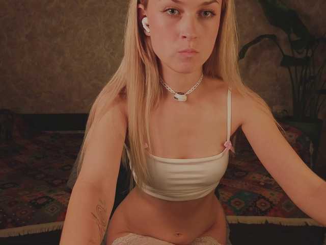 Meeeeow live cam on BongaCams