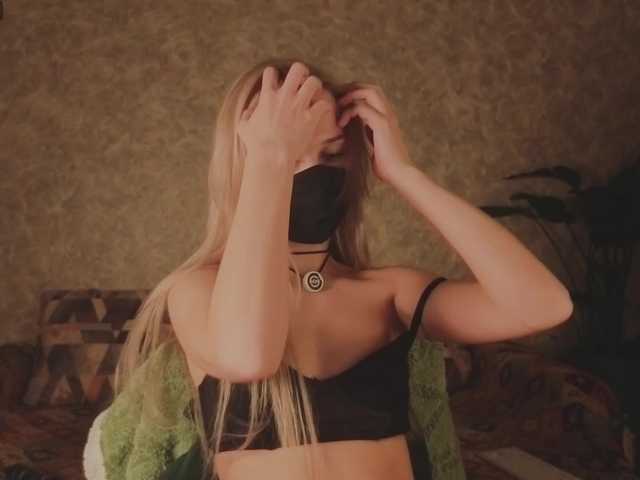 Meeeeow's BongaCams show and profile