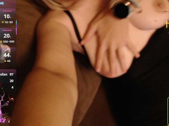 roxy_girl live cam on BongaCams