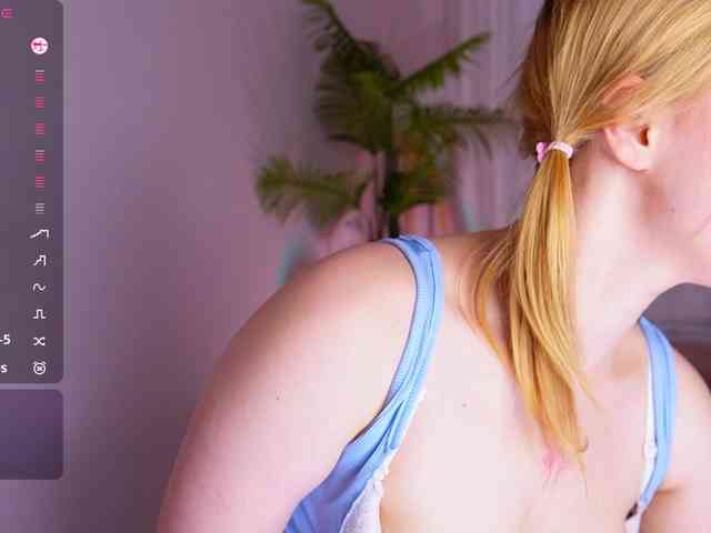 SexyBlondeDoll webcam