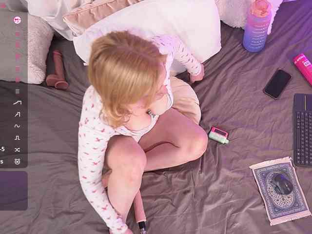 SexyBlondeDoll webcam