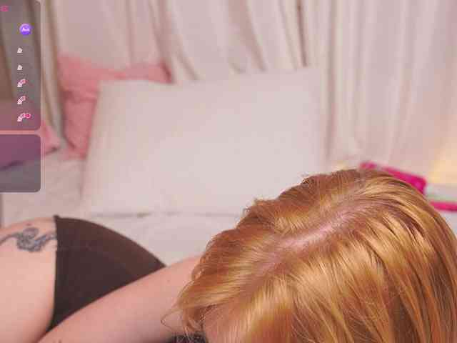 Model: SexyBlondeDoll