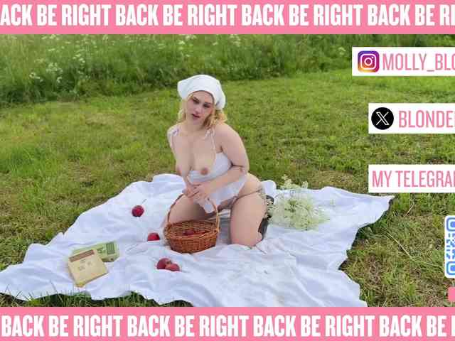 SexyBlondeDoll webcam