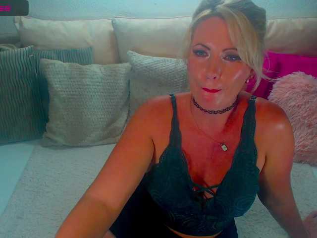Alexin-McQueen live webcam show