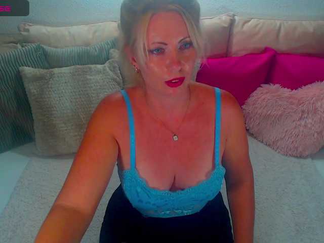 Alexin-McQueen live webcam show