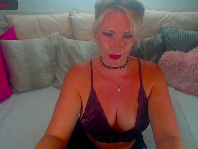 le modèle Alexin-McQueen est en webcam porno dans un show sur le site bongacams, il possède les tags suivants: White/Caucasian,Blonde,Trimmed