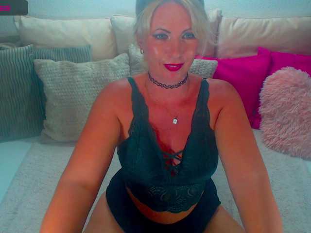 Alexin-McQueen live webcam show