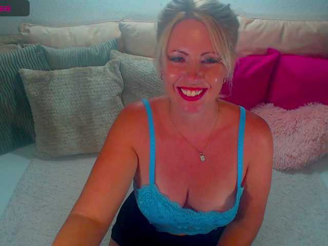 Alexin-McQueen live webcam show