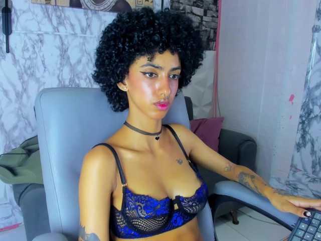queencuarxxo live cam on BongaCams