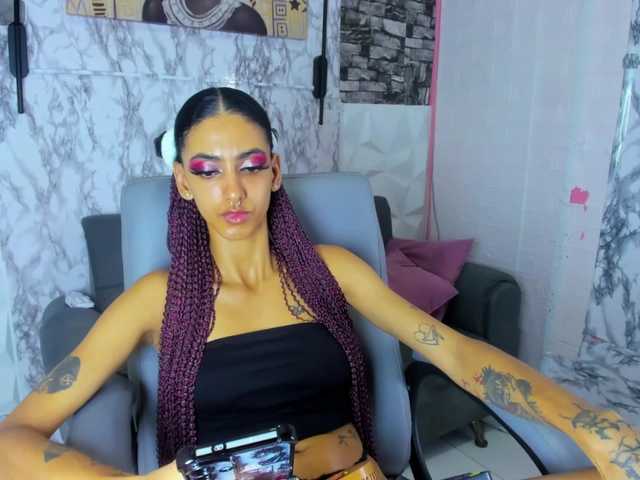 queencuarxxo live cam preview