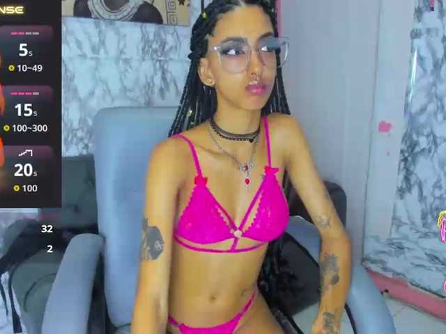 queencuarxxo live cam on BongaCams