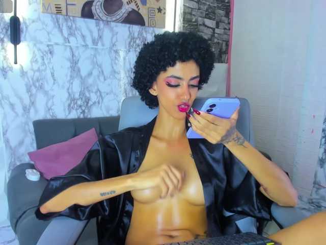 queencuarxxo live cam on BongaCams