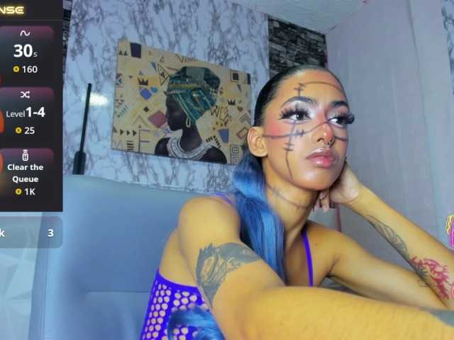 le modèle queencuarxxo est en webcam porno dans un show sur le site bongacams, il possède les tags suivants: Latino/Hispanic,Brunette,Shaved