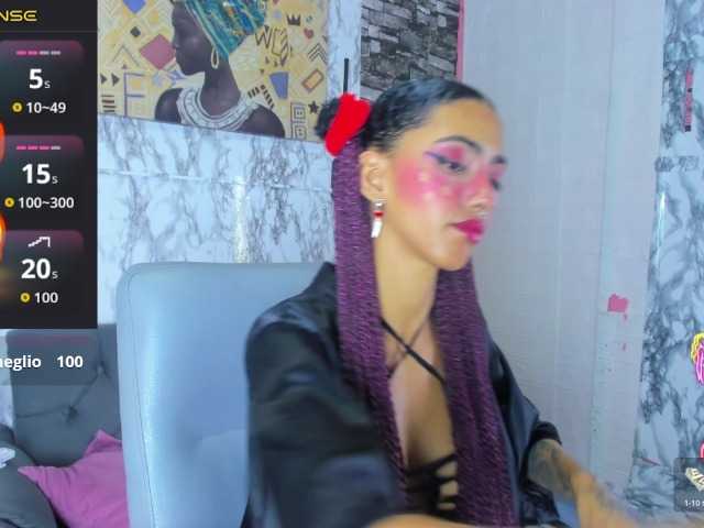 queencuarxxo, en directo ahora en BongaCams