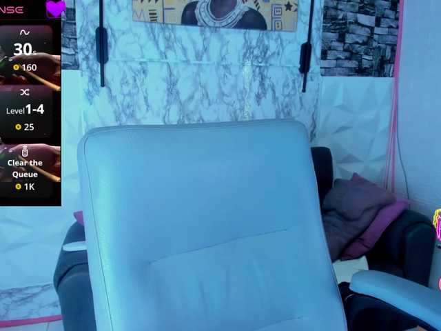 queencuarxxo Live Cam and Statistics on UnifiedCams