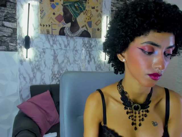 queencuarxxo live cam on BongaCams