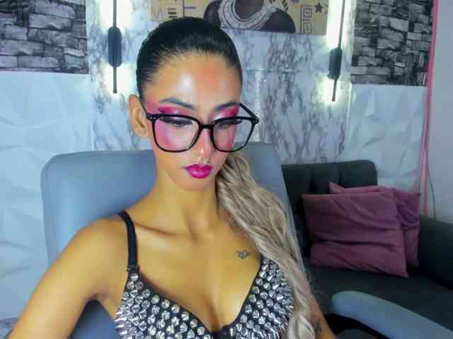 queencuarxxo webcam
