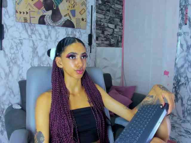 queencuarxxo webcam