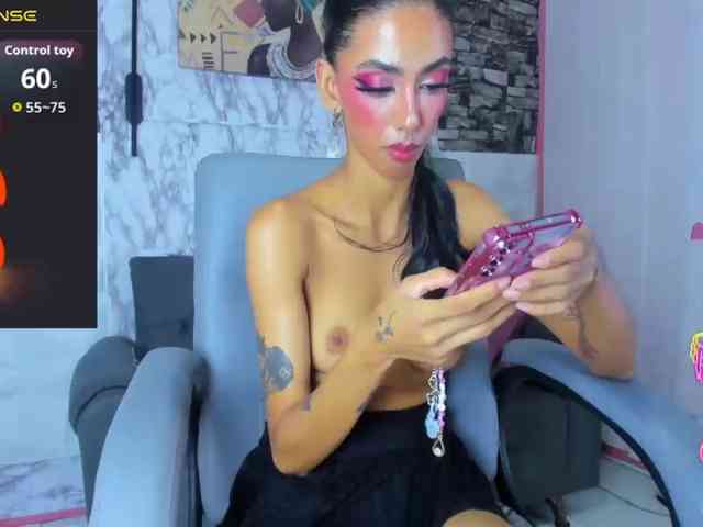 Model: queencuarxxo
