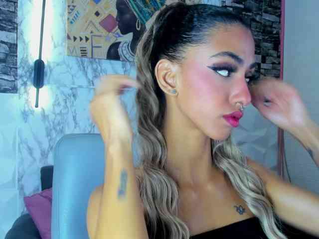 queencuarxxo webcam