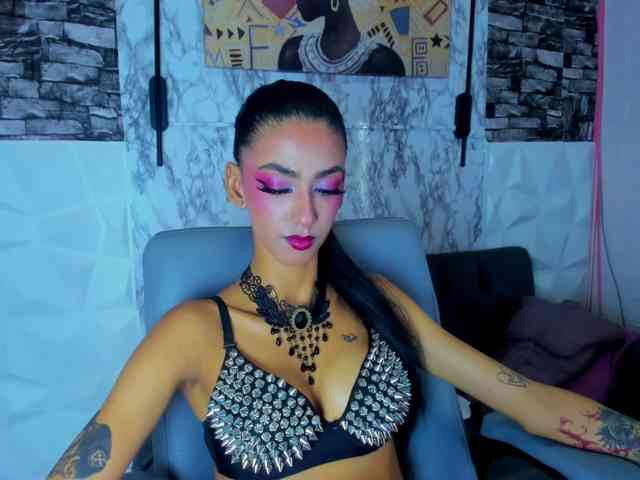 queencuarxxo webcam