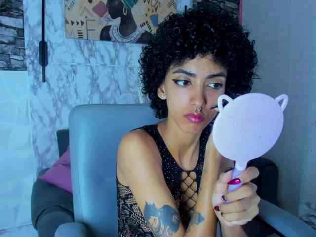 queencuarxxo webcam