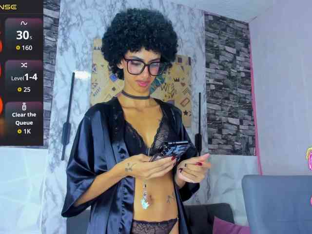 Model: queencuarxxo