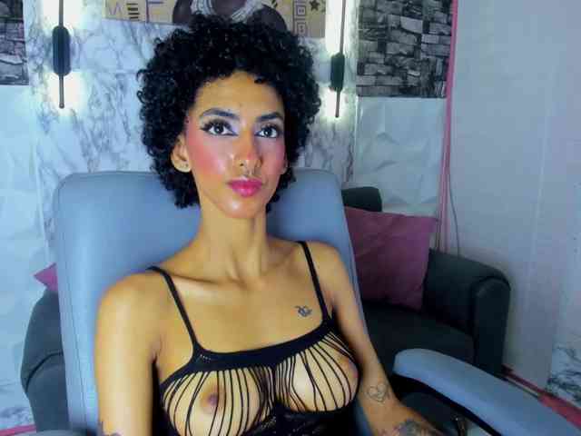 queencuarxxo webcam