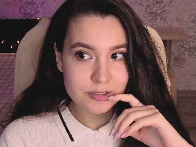 annie-fleur's BongaCams show and profile